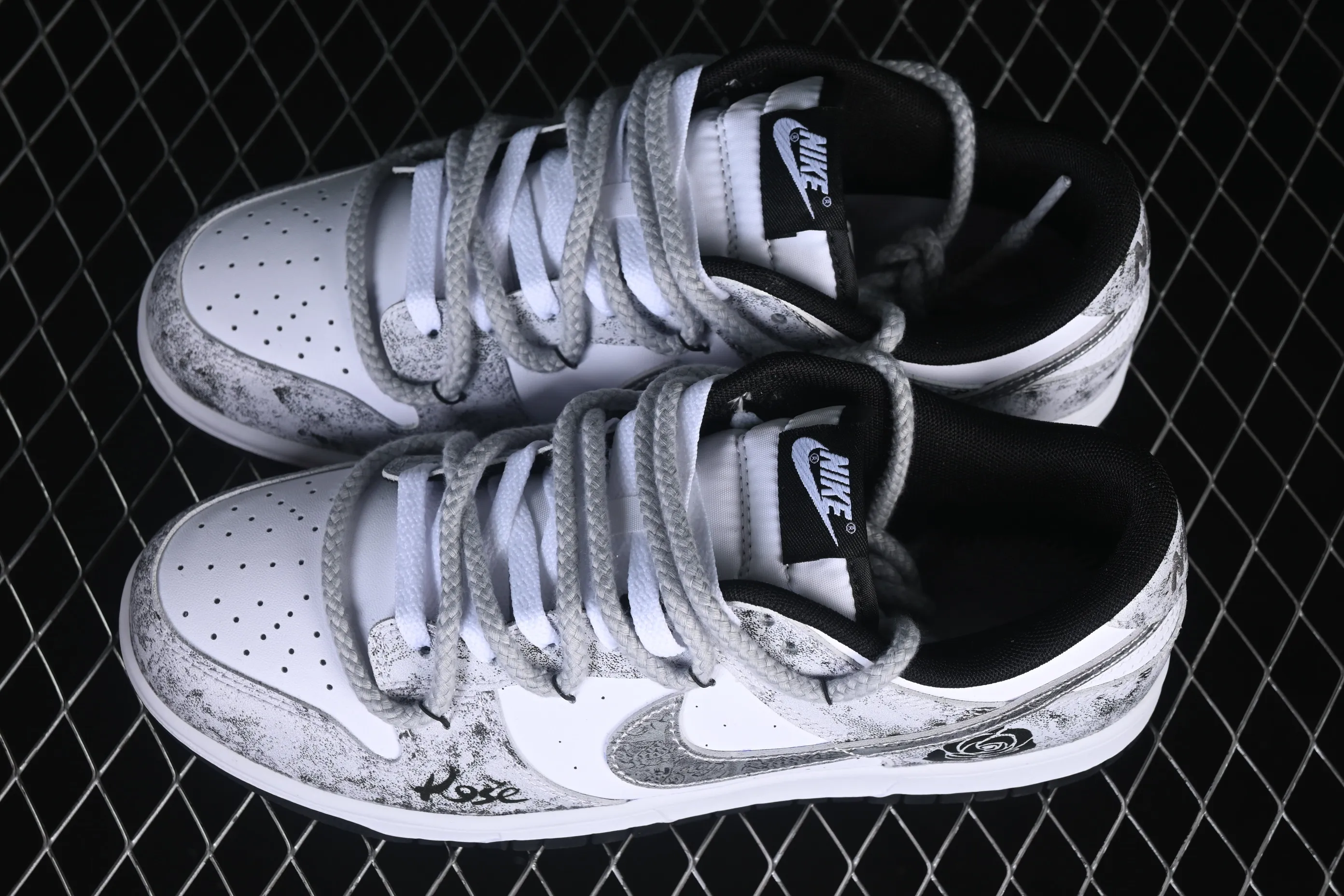 All categories Nk SB Dunk Series Nk SB Dunk Low High-end customized low-top sneakers Nike SB Dunk Low straps Anniversary high-end customized low-top casual sneakers DD1391-100